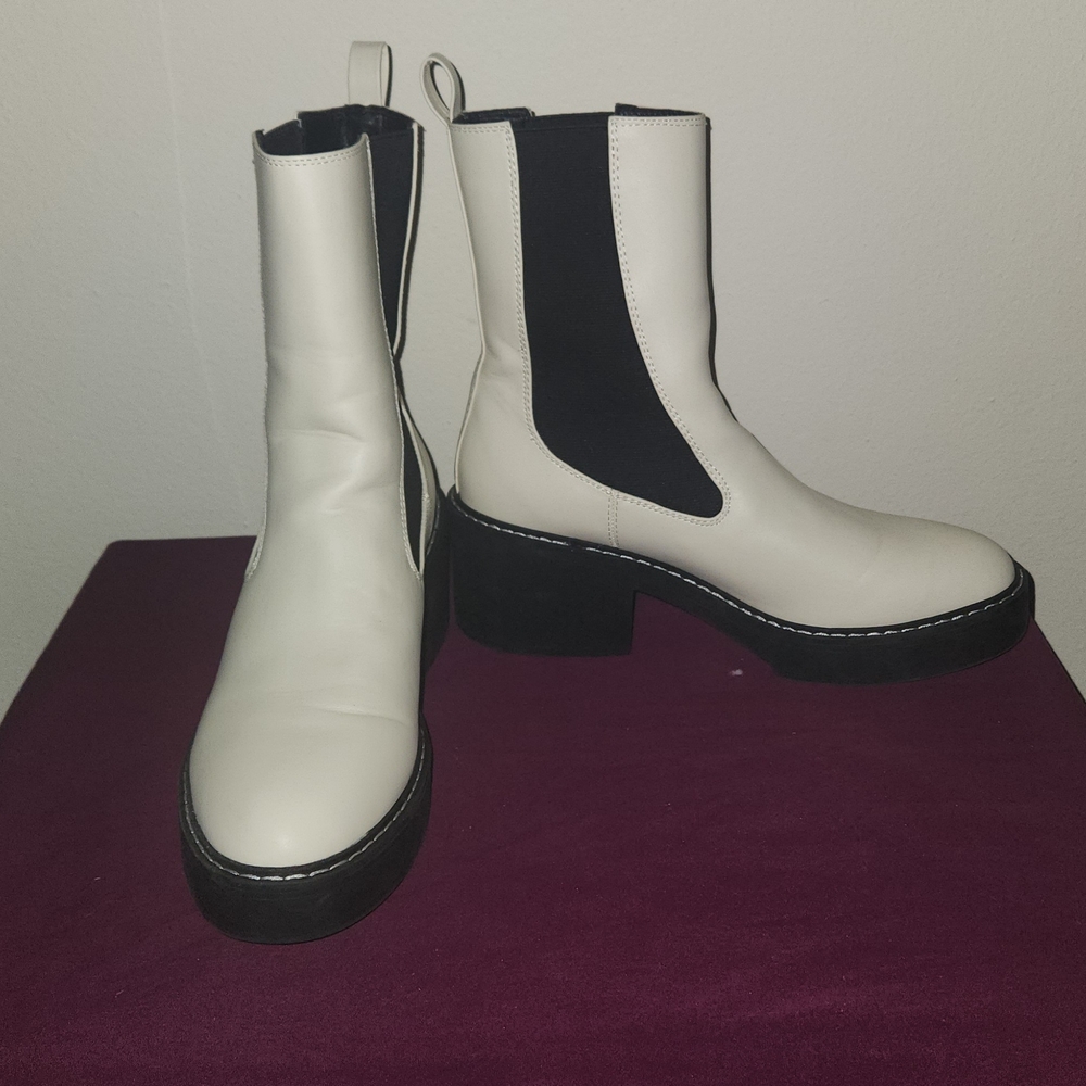 Nine West Womens Cream White Chelsea Boots Size 9
